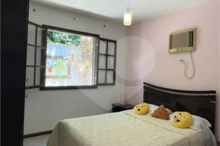 Casa à venda com 4 quartos, sendo 2 suítes, em Caravelas, Armação dos Búzios, RJ