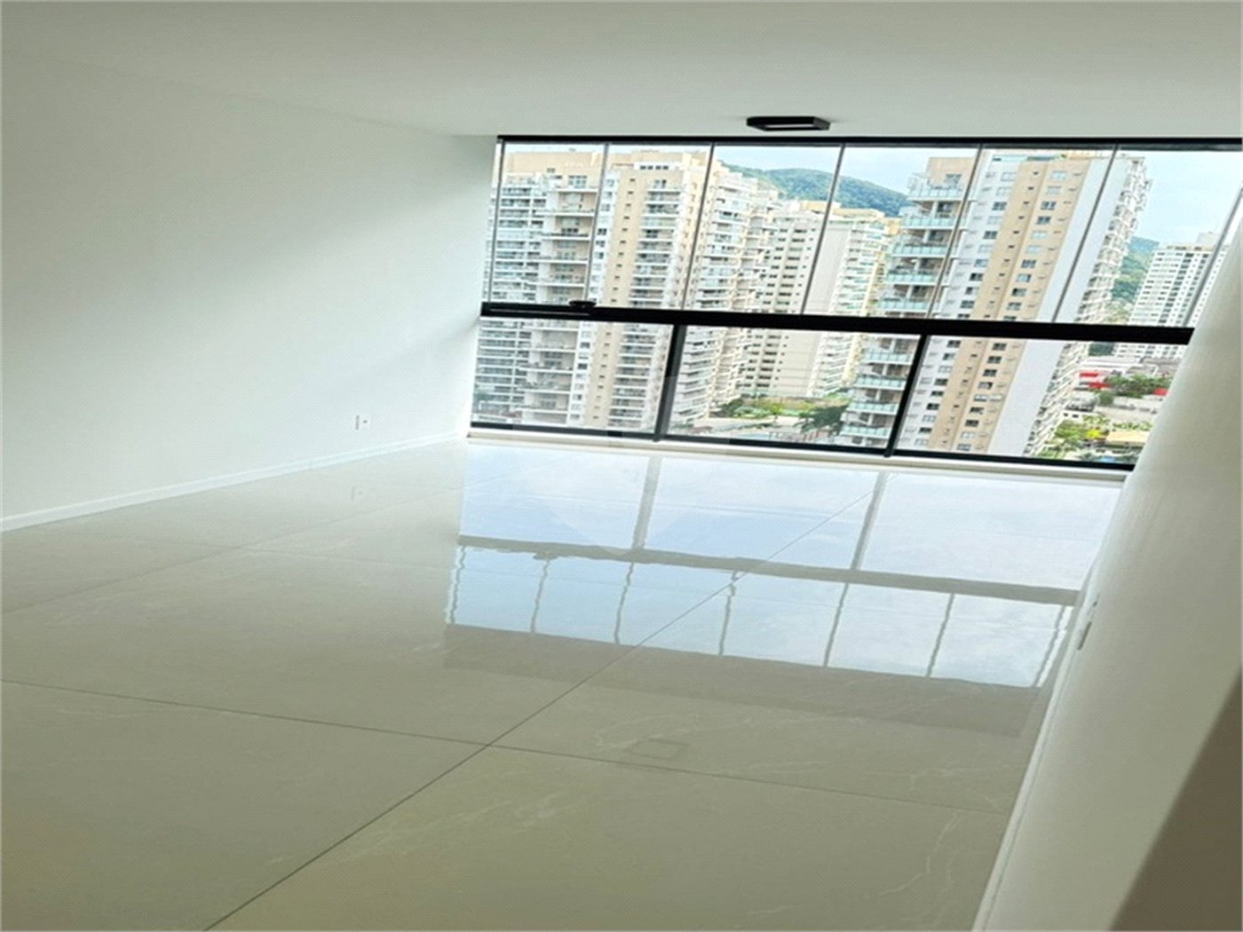 Apartamento à venda com 3 quartos, sendo 1 suíte,  em Recreio dos Bandeirantes, Rio de Janeiro, RJ