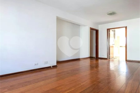 Apartamento à venda com 3 quartos, sendo 1 suíte,  em Cerqueira César, São Paulo, SP