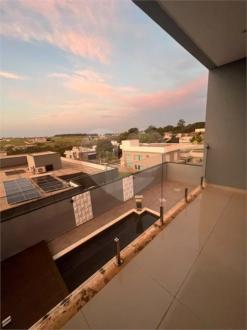 Casa de Alto Padrão à Venda – Condomínio Terra Magna | Indaiatuba/SP - Sofisticação, conforto e funcionalidade. Este magnífico sobrado possui 300 m² de área construída em um terreno de 420 m², com ambientes amplos, integrados e acabamentos de alto padrão. Destaques do imóvel - 4 dormitórios, sendo 3