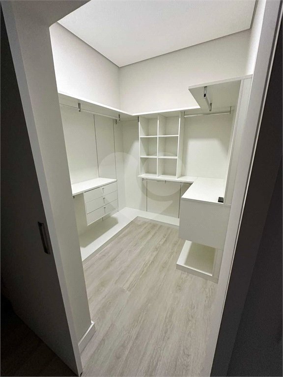 Casa à venda com 3 suítes no condomínio Condomíno Helena Maria, Sorocaba - SP