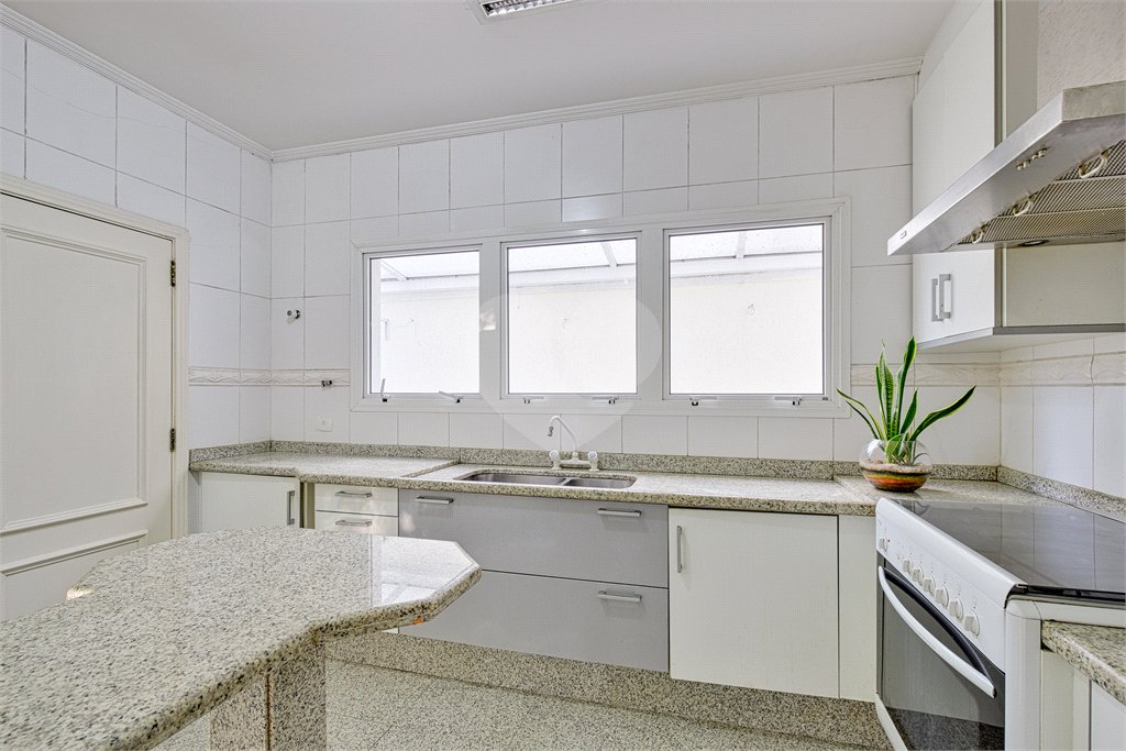 Casa à venda com 4 suítes no condomínio Solar Andaluz, São Paulo - SP