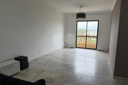 Apartamento à venda com 3 quartos, sendo 1 suíte, no Centro, Suzano, SP