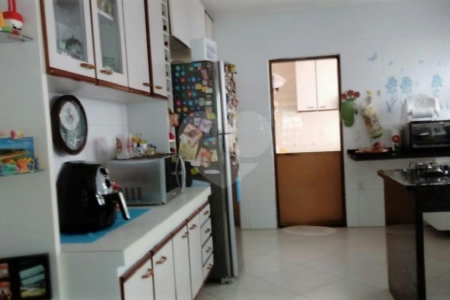 Sobrado à venda com 4 quartos, sendo 2 suítes, em Vila Nivi, São Paulo, SP