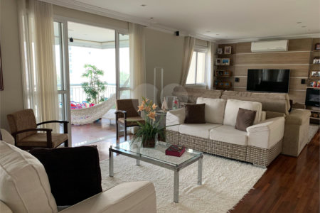 Apartamento à venda com 4 quartos, sendo 3 suítes, em Vila Andrade, São Paulo, SP