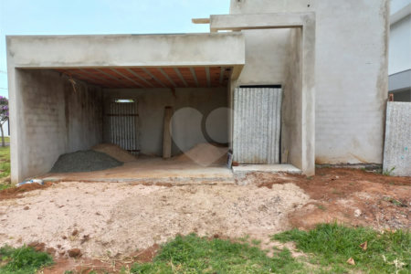 Casa Térrea no Condomínio Village Damha III.