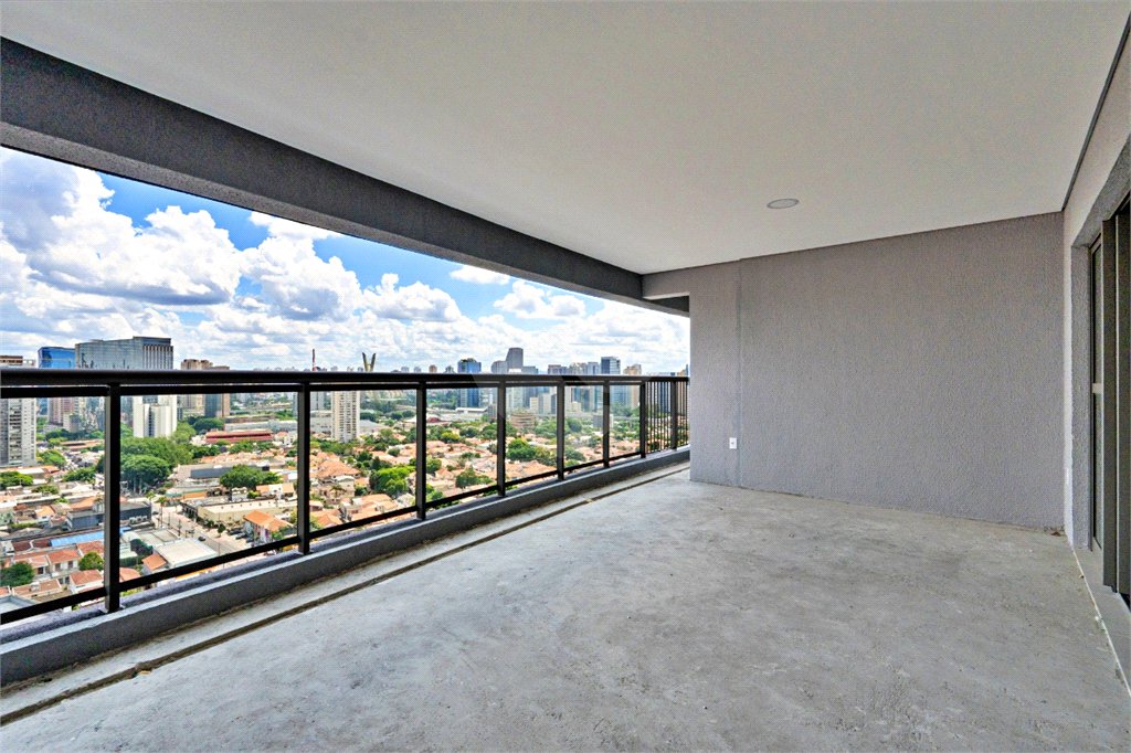 Apartamento à venda com 4 quartos, sendo 2 suítes,  em Jardim das Acácias, São Paulo, SP