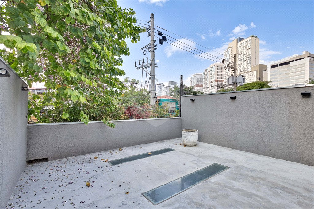 Sobrado à venda com 3 quartos, sendo 2 suítes, em Chácara Santo Antônio, São Paulo, SP