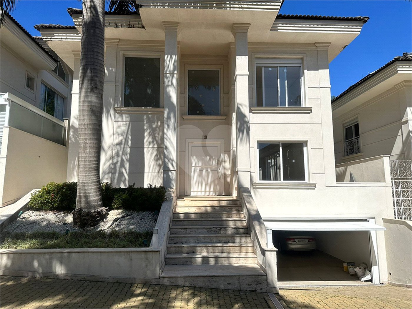 Casa à venda com 4 suítes no condomínio Villaggio Houda, São Paulo - SP