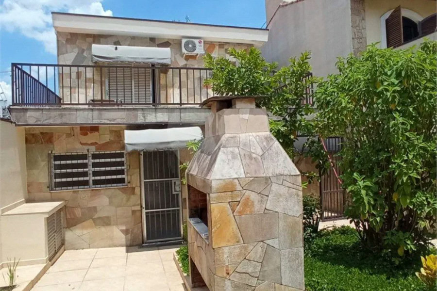 Casa à venda com 3 quartos, sendo 1 suíte,  em Bosque da Saúde, São Paulo, SP