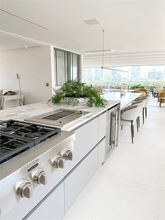 Apartamento à venda com 4 suítes em Vila Cordeiro, São Paulo, SP