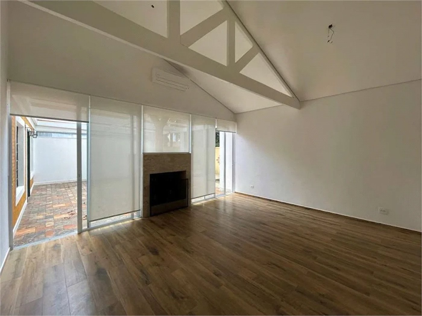 Casa à venda com 4 suítes no condomínio Miollo da Granja, Cotia - SP