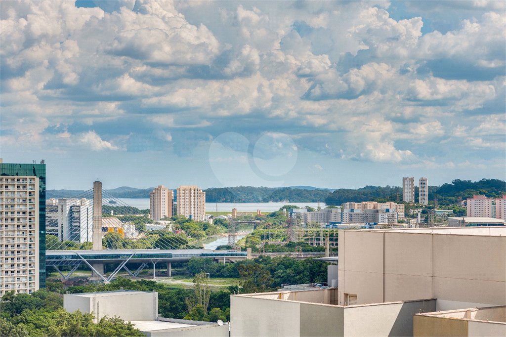 Apartamento à venda com 3 quartos, sendo 2 suítes, em Santo Amaro, São Paulo, SP