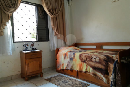 Casa Térrea à venda com 4 quartos, sendo 1 suíte,  em Vila Mazzei, São Paulo, SP