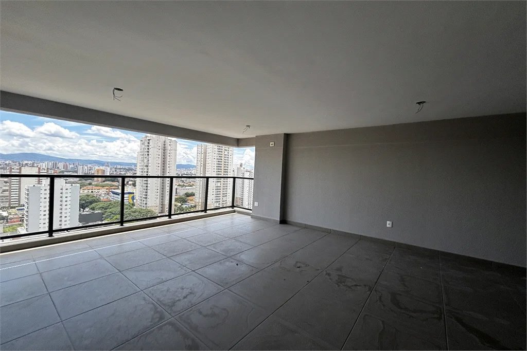 Apartamento à venda com 3 suítes em Vila Romana, São Paulo, SP