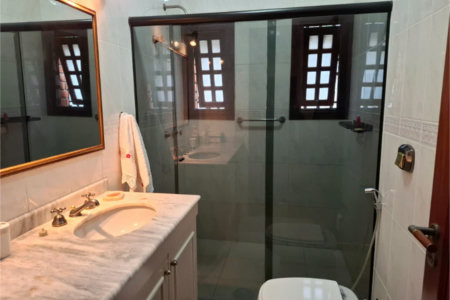 Sobrado à venda com 4 quartos, sendo 2 suítes, em Jardim Leonor, São Paulo, SP