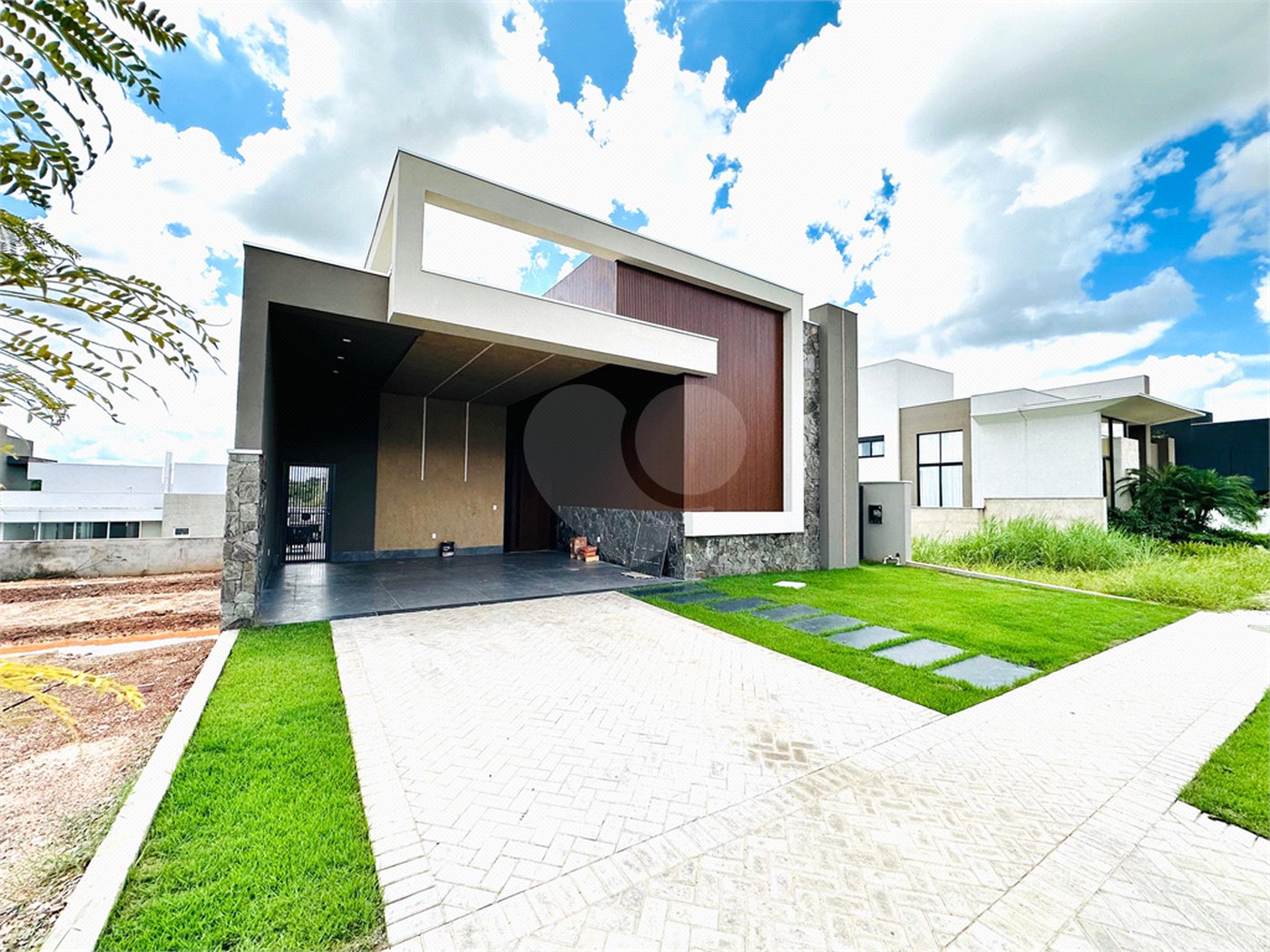 Casa à venda com 3 suítes no condomínio Villa Jardim, Cuiabá - MT