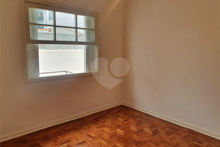 Casa à venda com 3 quartos, sendo 1 suíte, em Santo Amaro, São Paulo, SP