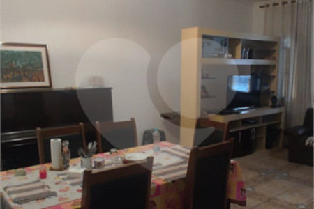 Sobrado à venda com 6 quartos, sendo 1 suíte, em Vila Acoreana, Poá, SP