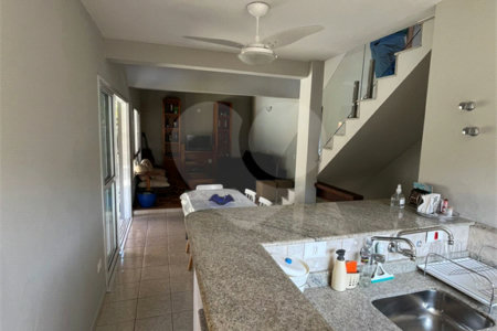 Casa à venda com 2 suítes no condomínio Recanto da Lagoinha, Ubatuba - SP