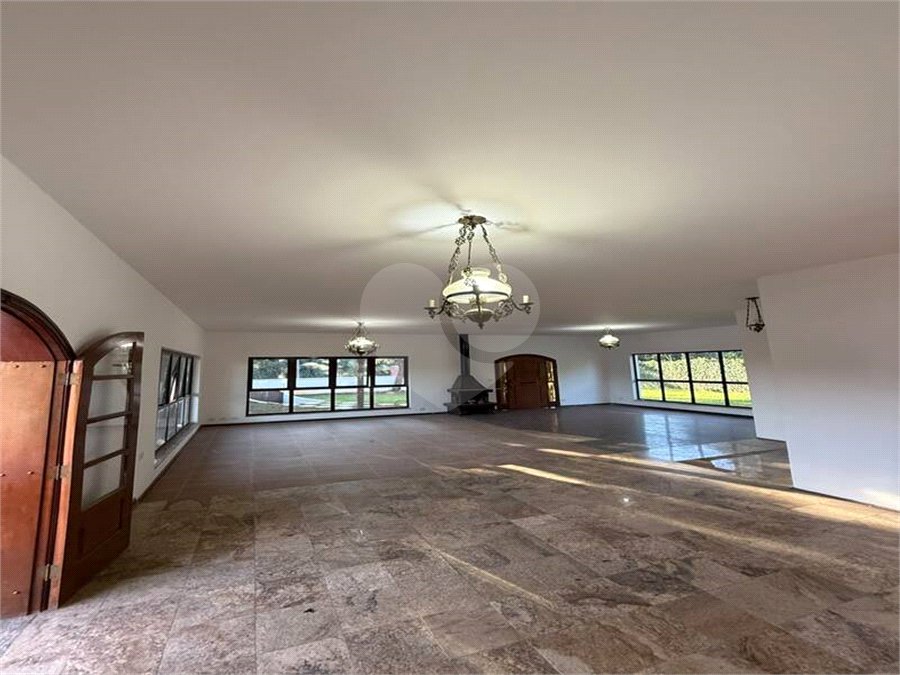 Casa à venda com 6 quartos, sendo 2 suítes, no condomínio Alpes de Mairiporã, Mairiporã - SP
