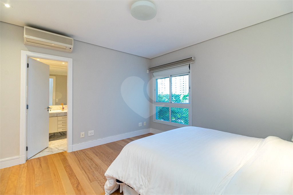 Apartamento à venda com 5 suítes em Moema, São Paulo, SP