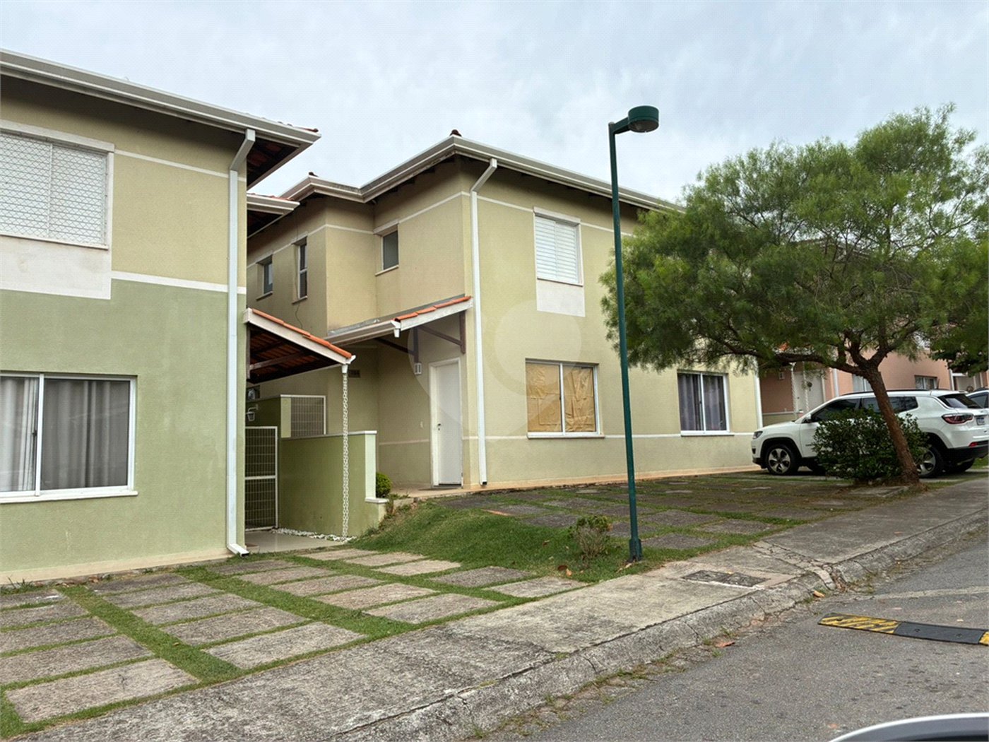 Sobrado à venda com 3 quartos em Jardim Petrópolis, Cotia, SP