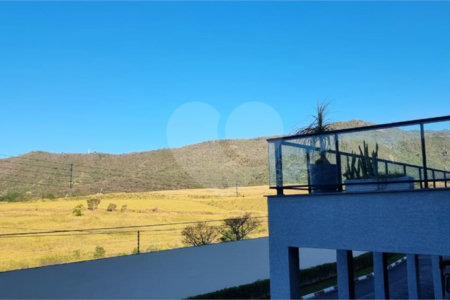 Casa à venda com 4 suítes no condomínio Osato, Atibaia - SP