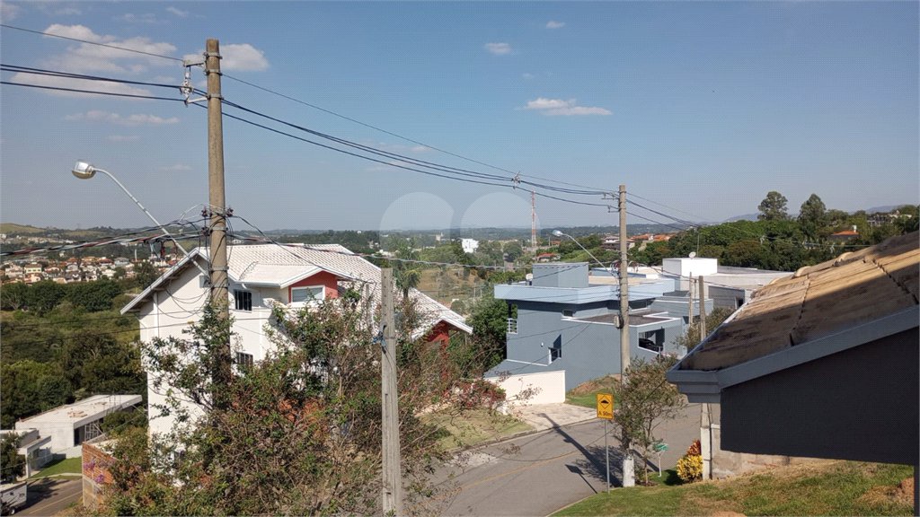 Casa à venda com 3 suítes no condomínio Picollo, Louveira - SP