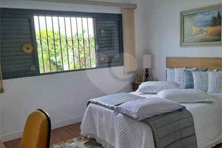Casa Térrea à venda com 3 quartos, sendo 2 suítes,  em Vila Oliveira, Mogi das Cruzes, SP