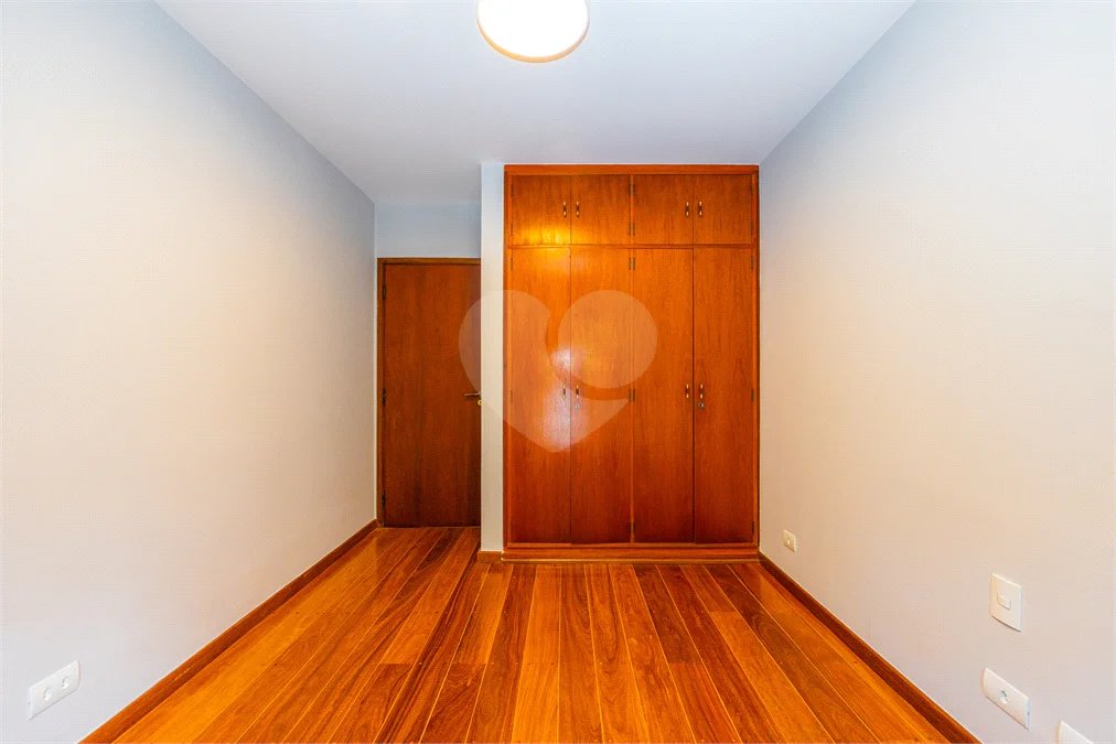 Casa à venda com 4 quartos, sendo 2 suítes, em Jardim Marajoara, São Paulo, SP
