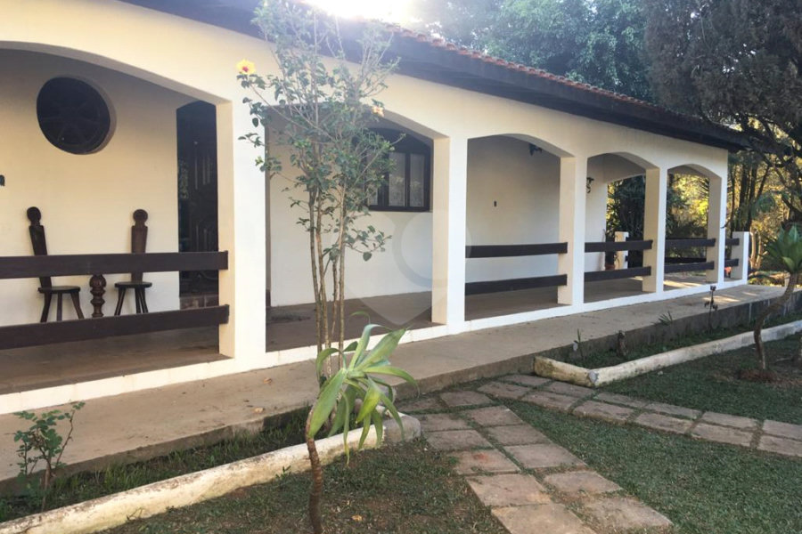 Chácara à venda com 4 quartos em Pirucaia, Mairiporã, SP