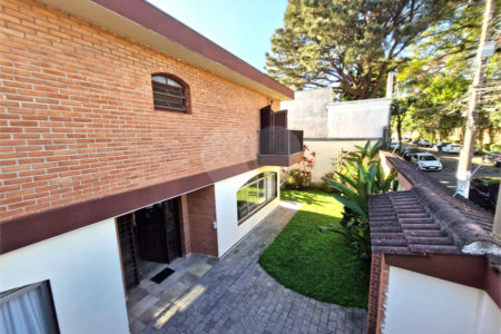Casa à venda com 4 quartos, sendo 1 suíte, em Alto da Boa Vista, São Paulo, SP