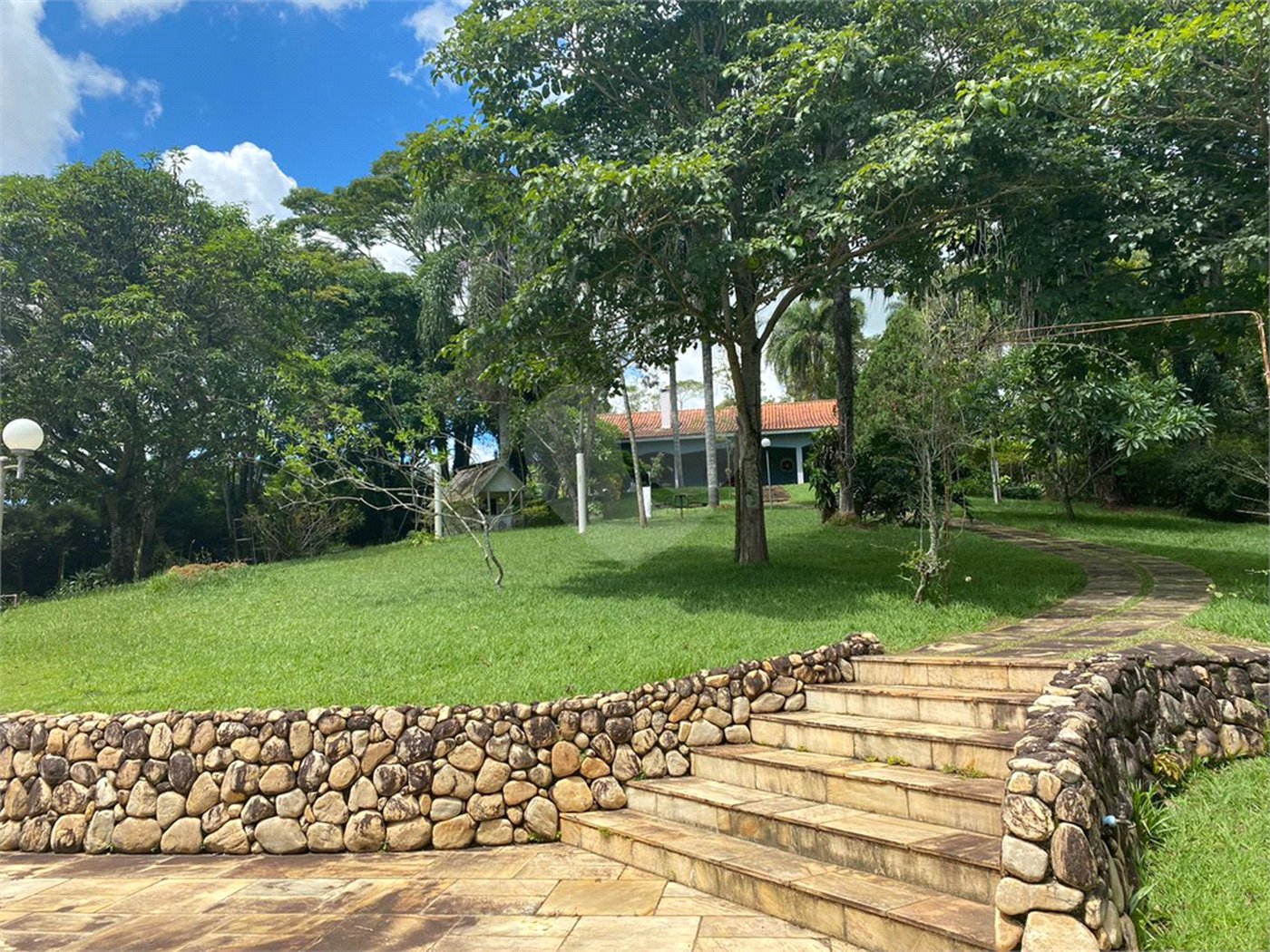 Sítio à venda com 4 quartos, sendo 3 suítes, em Aguas de Igaratá, Igaratá, SP
