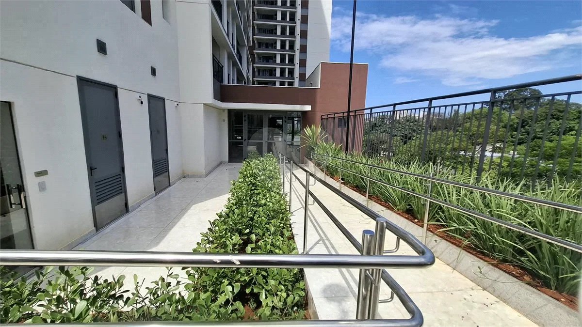Apartamento à venda com 3 suítes em Vila Pirajussara, São Paulo, SP