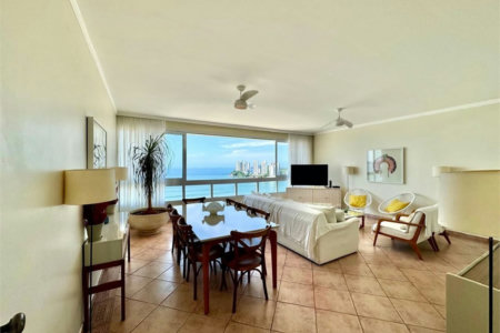 Apartamento Residencial à venda, Pitangueiras, Guarujá - AP0768.