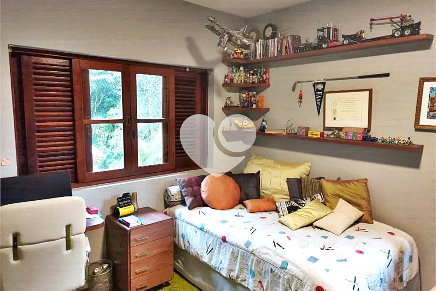 Casa à venda com 4 quartos, sendo 2 suítes, no condomínio Parque Imperial da Cantareira, Mairiporã - SP