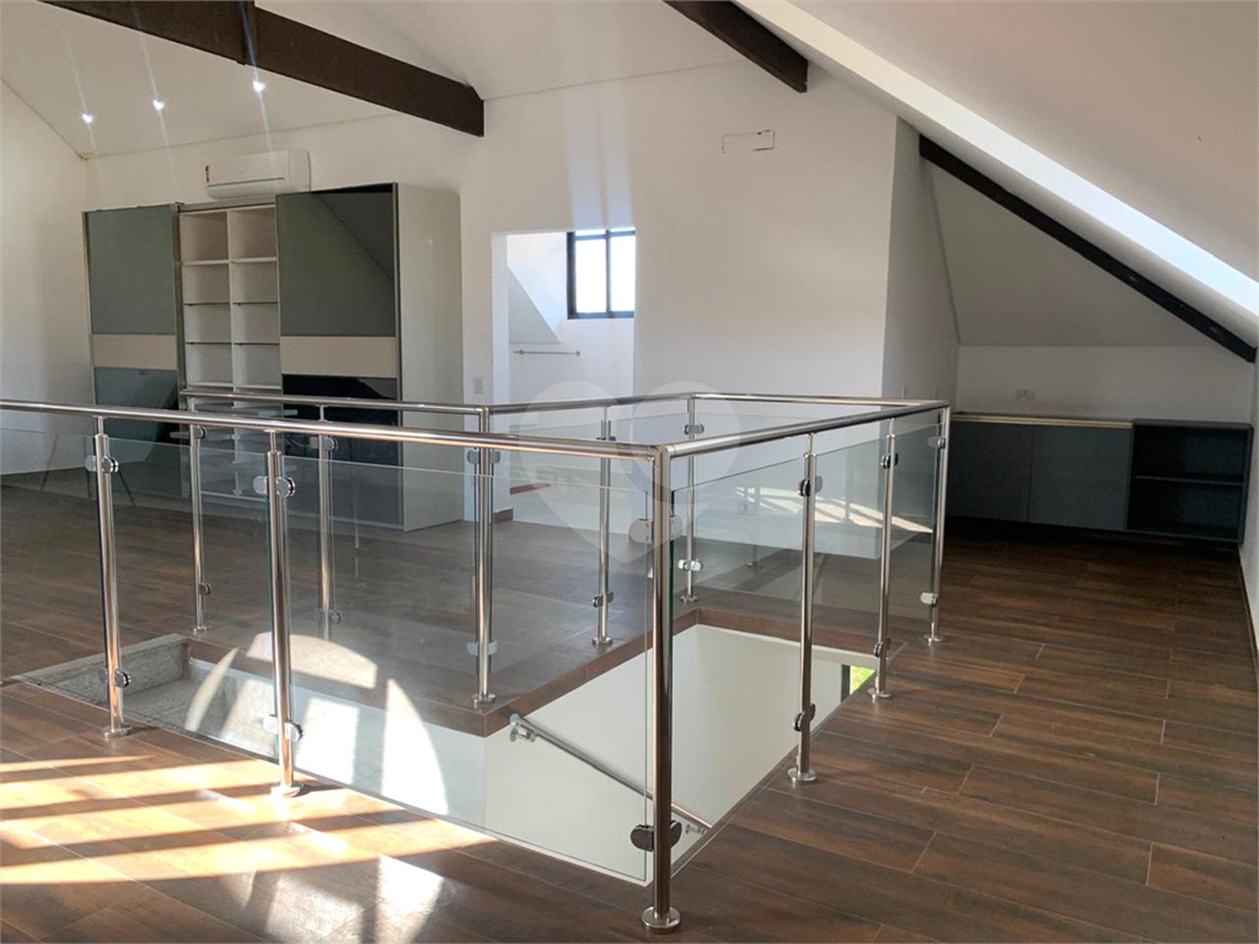 Casa à venda com 4 suítes no condomínio Vila Inglesa, Atibaia - SP
