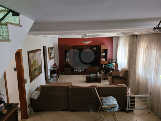 Sobrado à venda com 4 quartos, sendo 3 suítes,  em Horto, São Paulo, SP