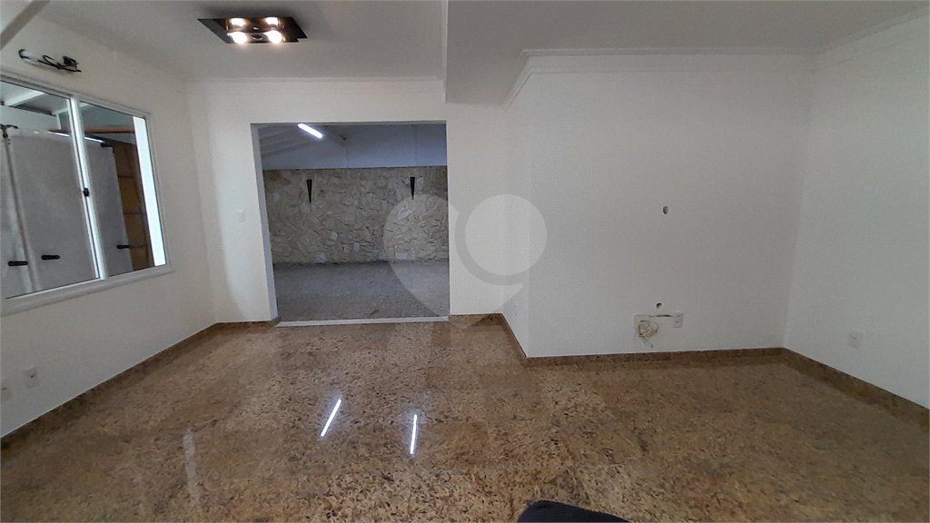 Casa à venda com 3 quartos, sendo 1 suíte, no condomínio Residencial Jardins, São Bernardo do Campo - SP