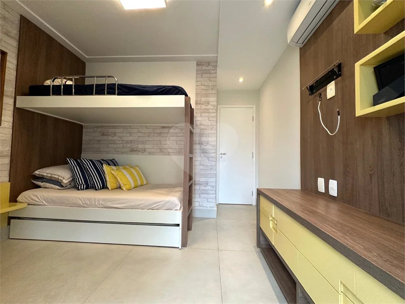 Apartamento à venda com 3 quartos, sendo 2 suítes,  em Riviera de São Lourenço, Bertioga, SP