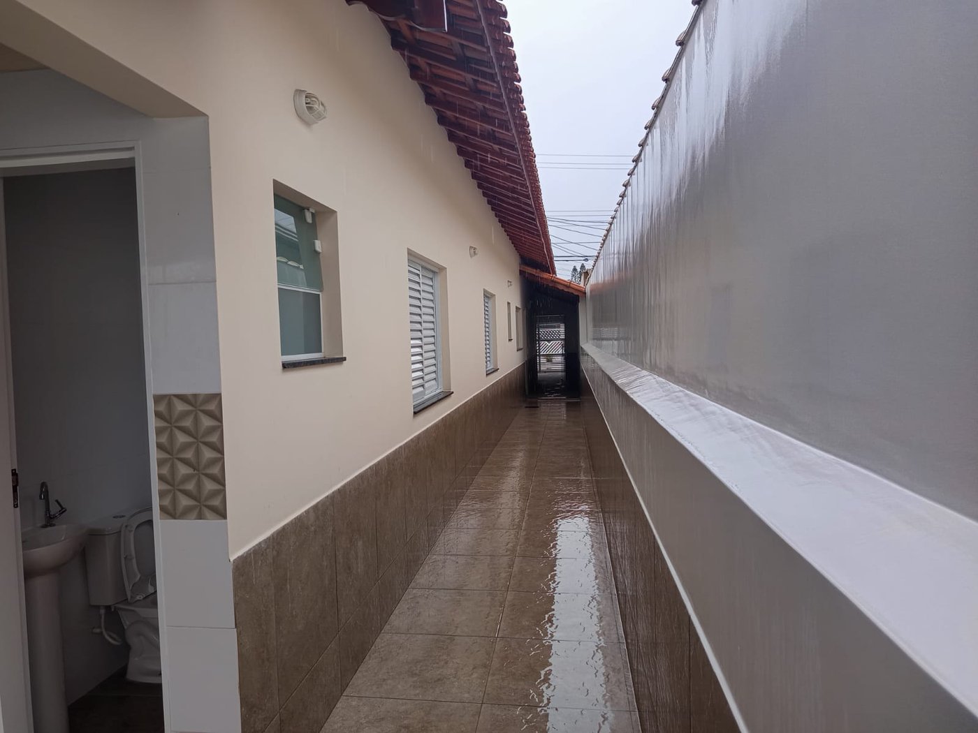 🌊✨ Oportunidade Única na Praia Grande – Casa Nova com Piscina a Apenas 390m do Mar! ✨🌊
