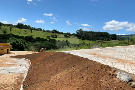 Terreno em Joanópolis com 1.000 metros, condomínio fechado com portaria e segurança, pronto para construir