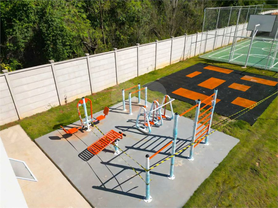 Indaiatuba - Sp - Vila Vic Florença - R$ 290.000,00 - Apartamento de 48m²,, no andar de cima, dois quartos, um banheiro, cozinha e sala, uma vaga de garagem. Condomínio fechado. Apartamento está do jeito que foi entregue . Area de lazer no condominio - Área do condomínio: Churrasqueira