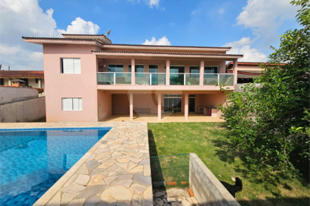 Casa à venda com 4 quartos, sendo 1 suíte,  no condomínio Jardim Shangri-lá, Atibaia - SP