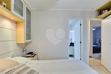 Apartamento à venda com 3 quartos, sendo 1 suíte, em Alto da Boa Vista, São Paulo, SP