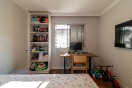 Apartamento à venda com 3 quartos, sendo 1 suíte, em Moema, São Paulo, SP