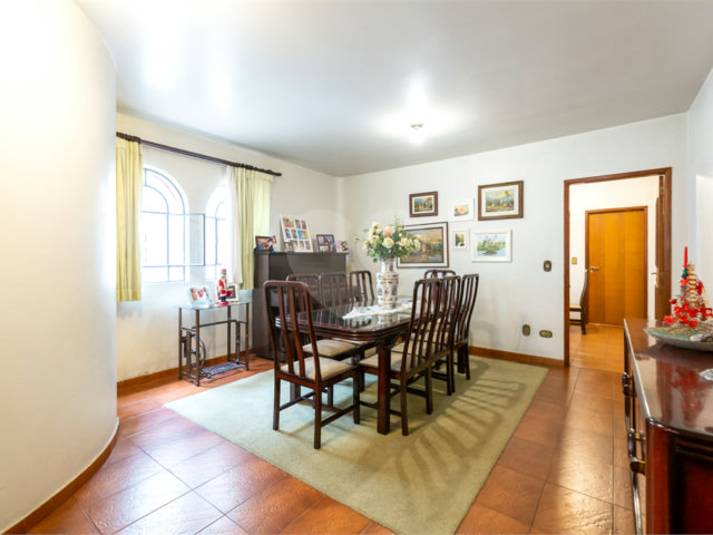 Casa à venda com 4 quartos, sendo 2 suítes,  em Campo Belo, São Paulo, SP