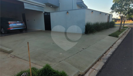 Casa à venda com 3 quartos, sendo 1 suíte,  no condomínio Residencial Parque Atlanta, Araraquara - SP