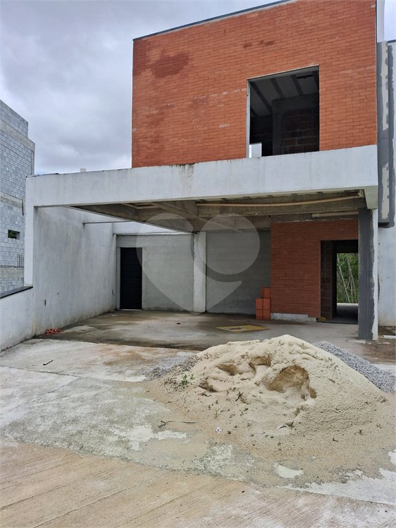 Casa à venda com 3 quartos, sendo 1 suíte, no condomínio Mosaico da Serra, Mogi das Cruzes - SP